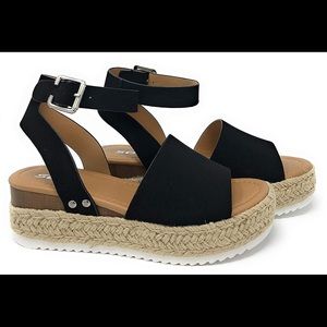Soda platform sandals